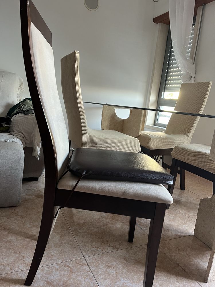 Conjunto mesa e 4 cadeiras