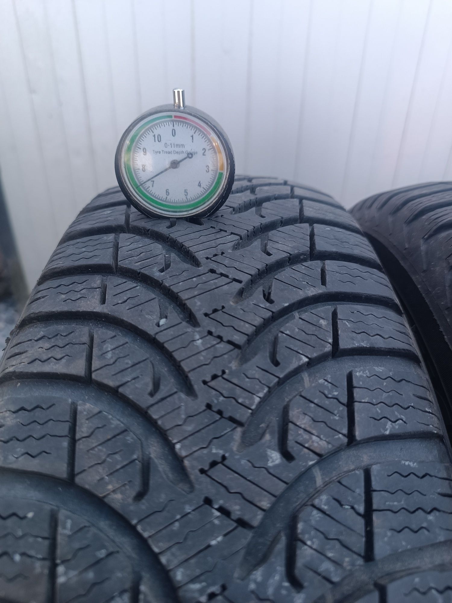 185/60R15 Dwie opony zimowe Michelin
