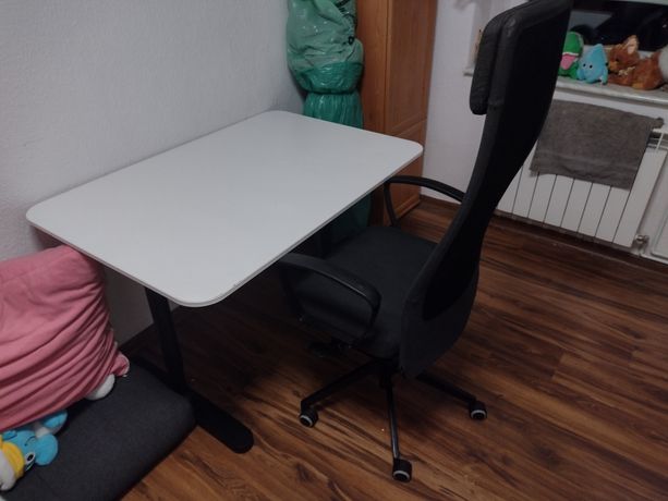 Sprzedam biurko z krzesłem IKEA