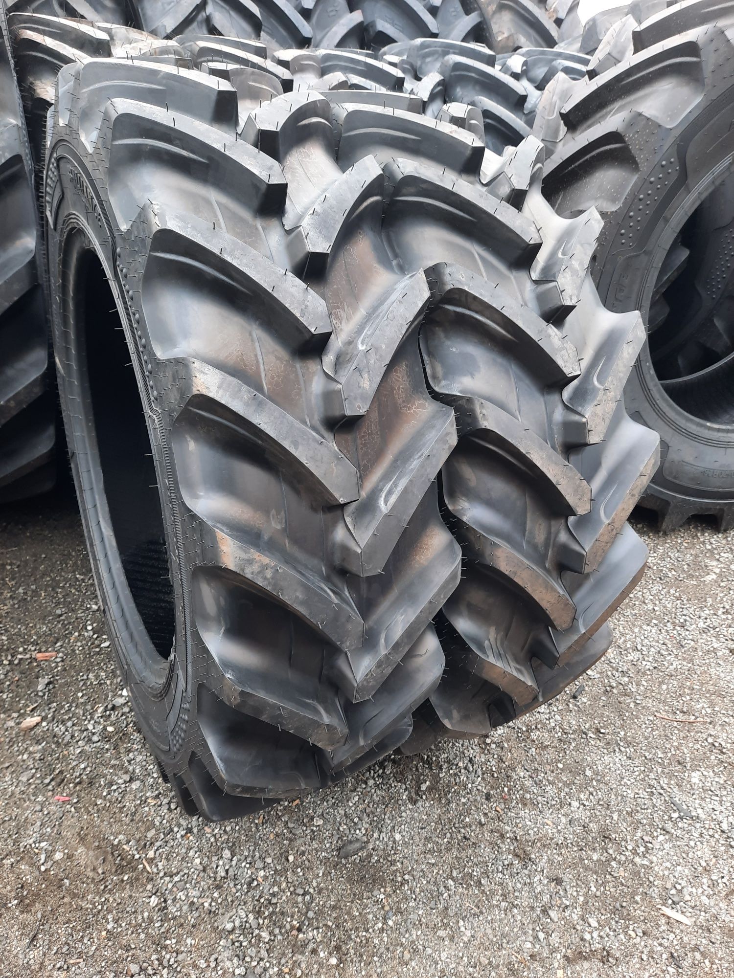 Opony nowe 280/85 R24 (11.2 R24) Alliance Agri star II