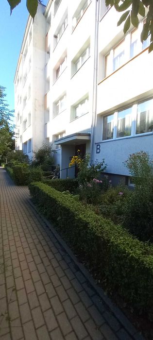 sprzedam mieszkanie 46.86m2 ,3 pokoje ,balkon,aneks kuchenny.