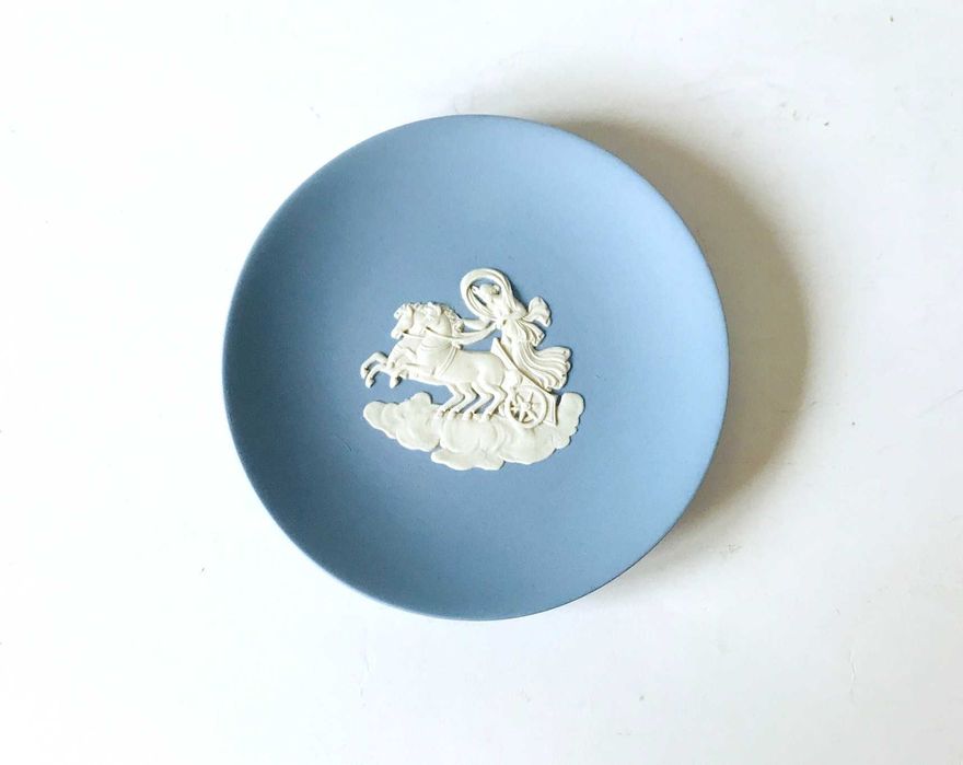 Talerzyk dekoracyjny Wedgwood błękitny Anglia neoklasycyzm