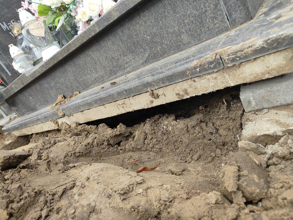 Podnoszenie pomników po zapadnięciu wraz z obróbką