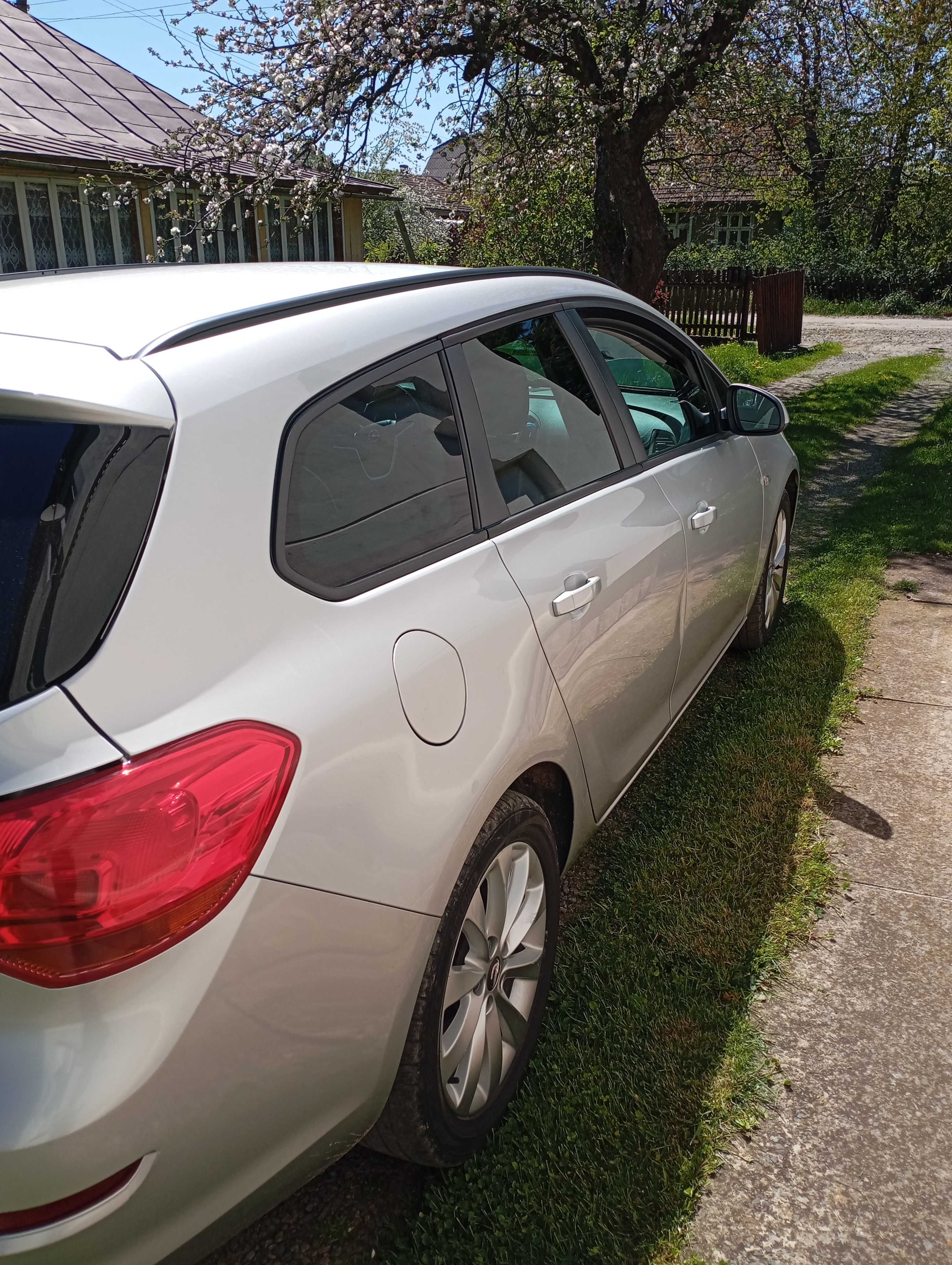 OPEL Astra j універсал
