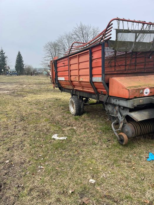 Przyczepa samozbierająca, rozrzutnik Deutz-Fahr F550