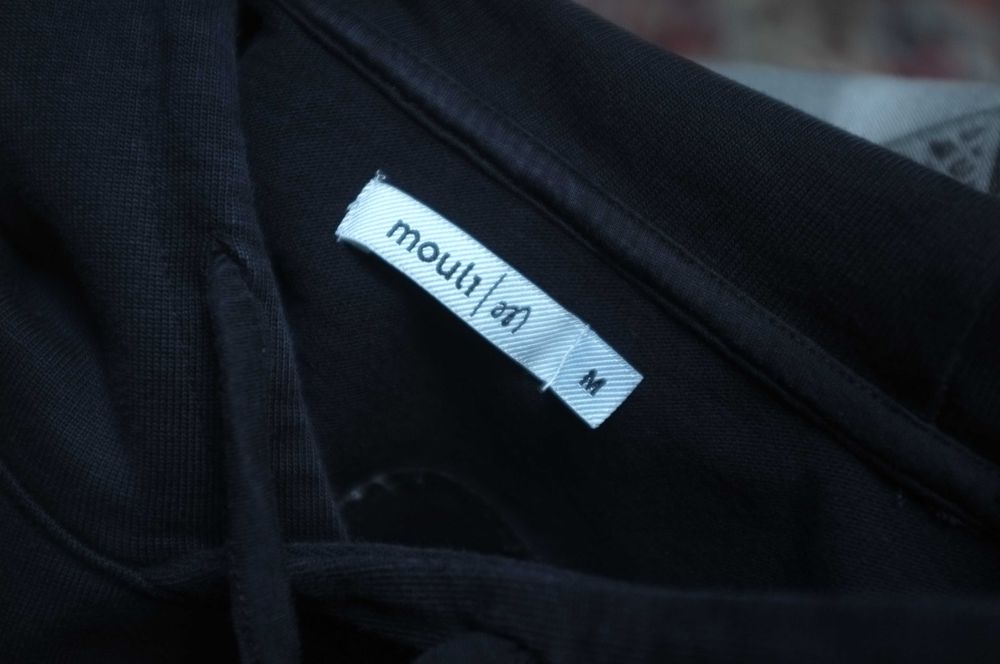 czarna bluza kangurka bezrękawnik Mouli Cobain jumper z kapturem