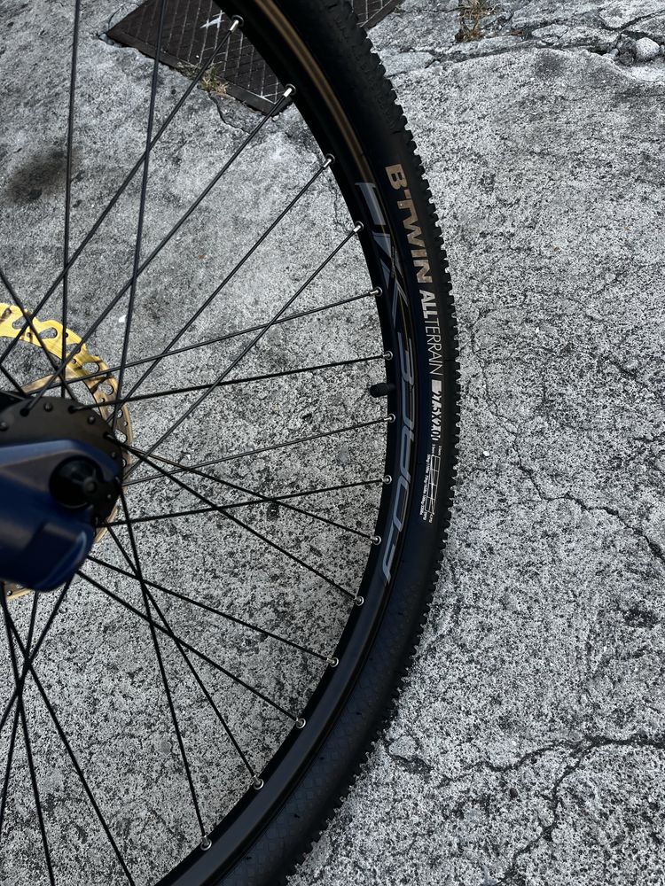 Bicicleta b-twin 520 de montanha travões de disco (modificada)