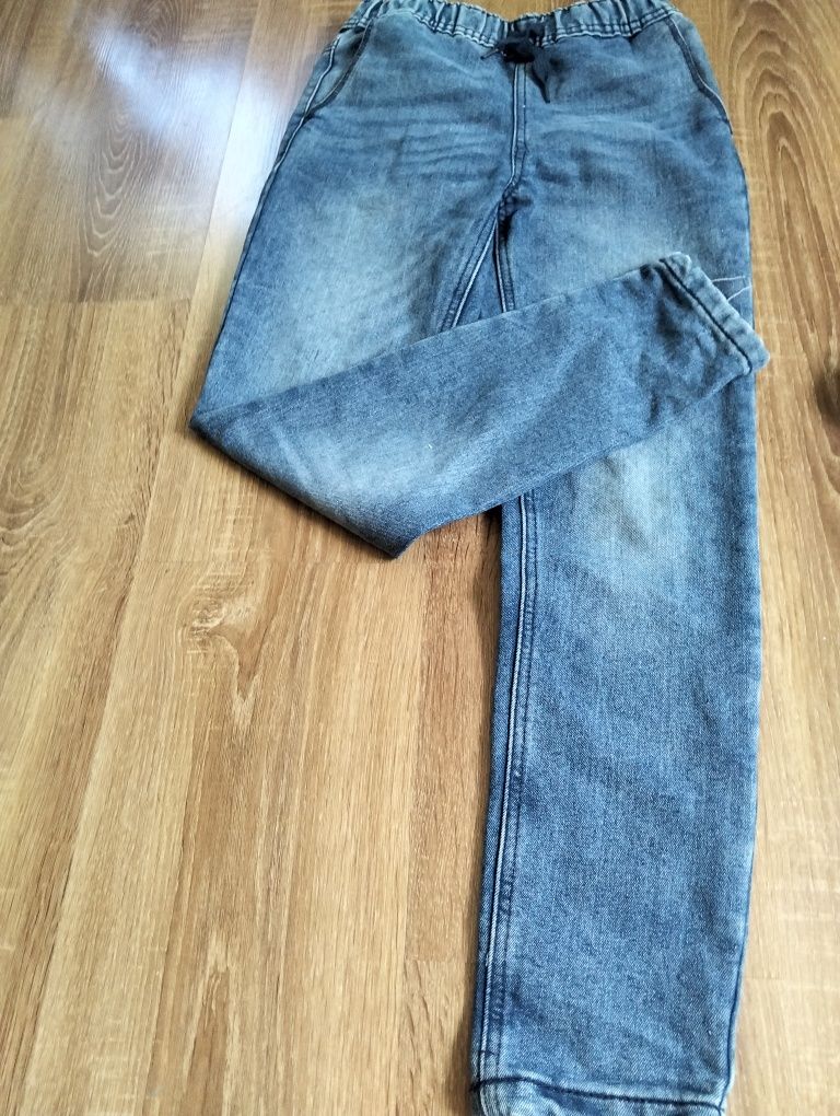 Sprzedam spodnie chłopięce jeans