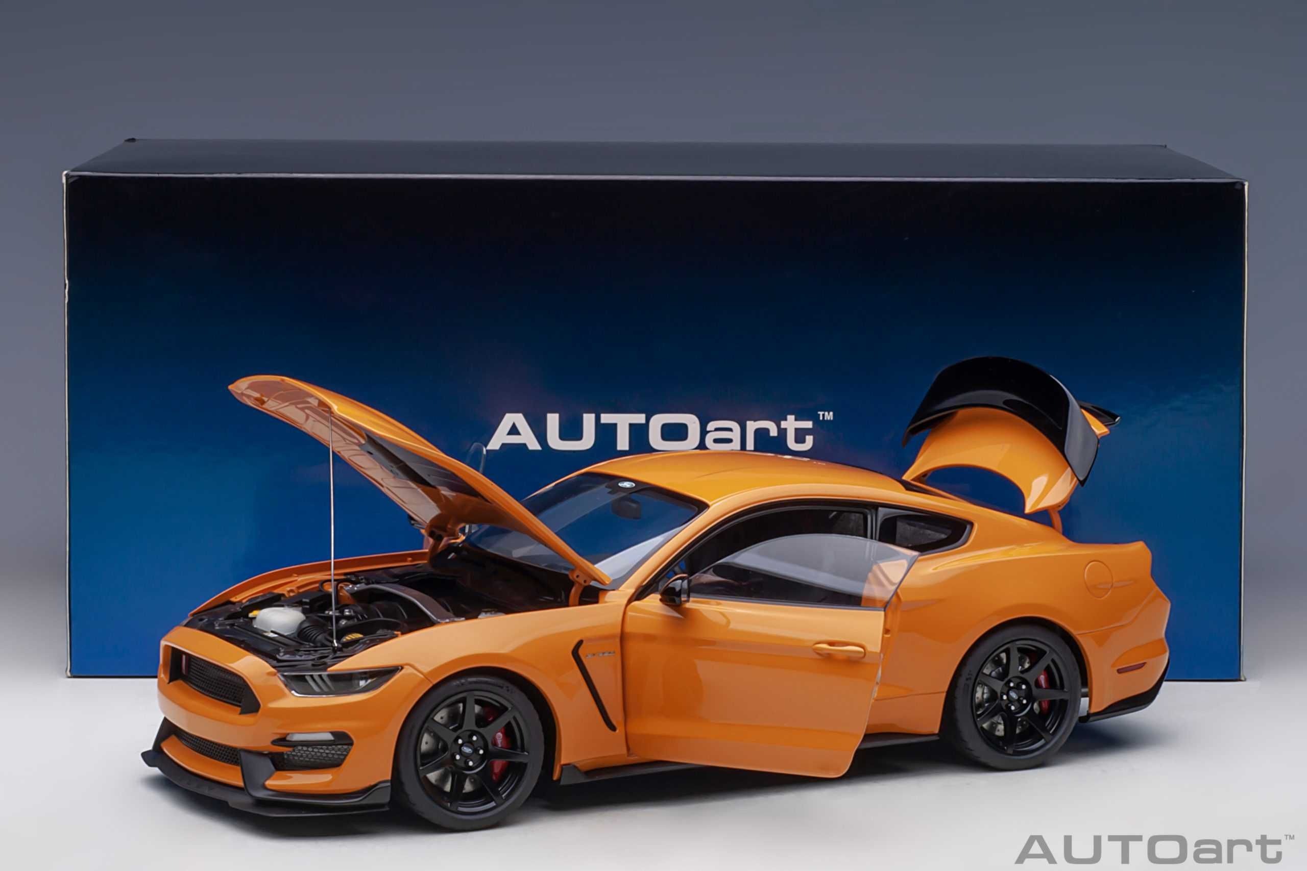 Model 1:18 AUTOart Ford Mustang Shelby GT-350R 2017 (Fury Orange)