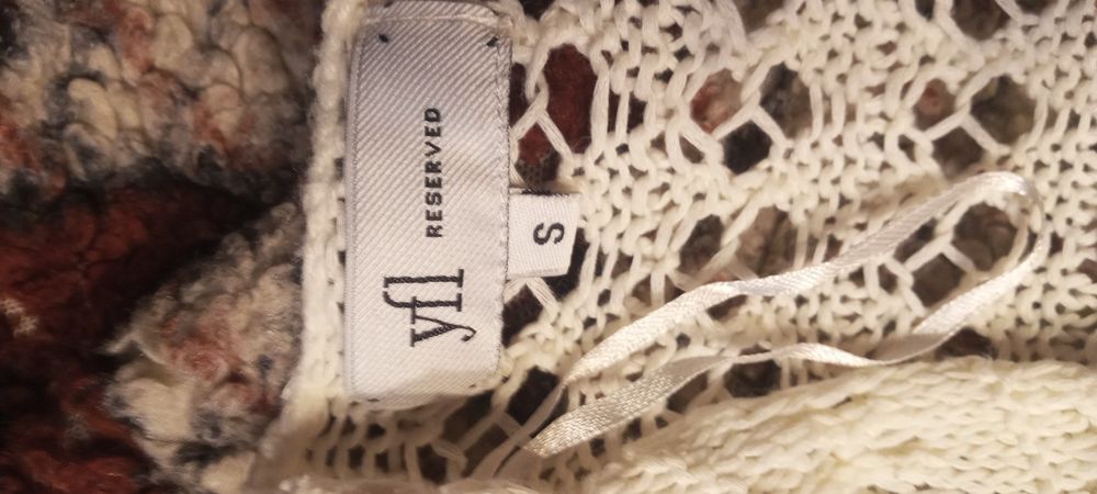 Biała ażurowa kamizelka damska