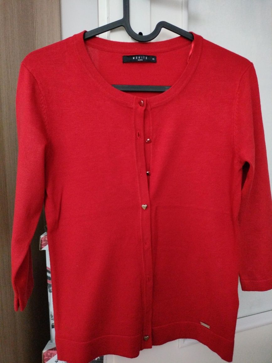 Czerwony sweterek Mohito