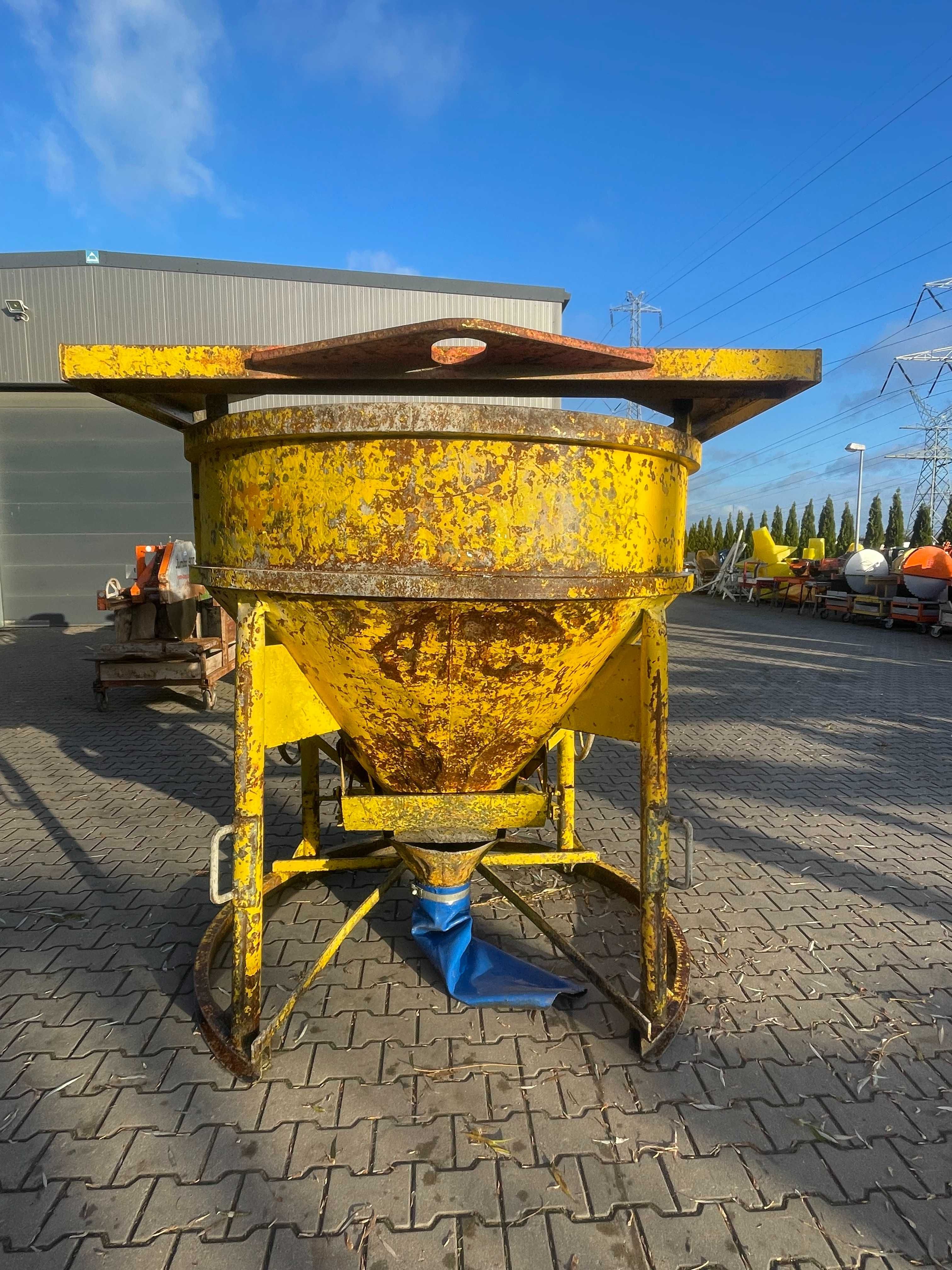 Zbiornik lej do betonu 1200l pod suwnicę/dźwig pojemnik zrzutowy