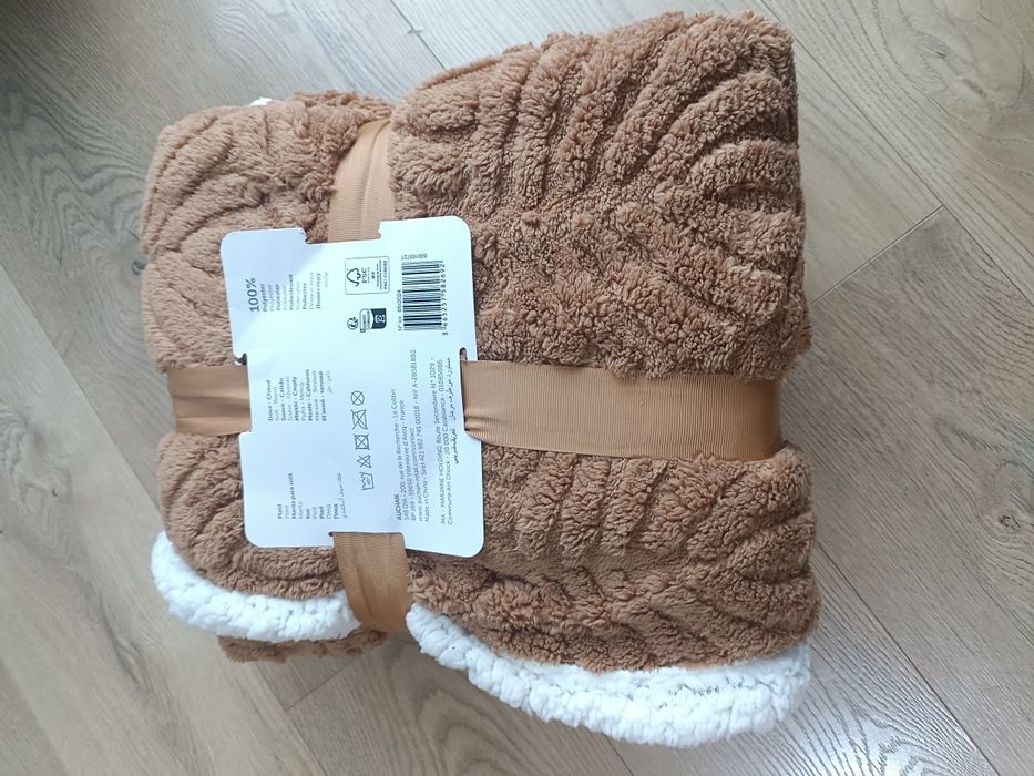 Nowy koc 125 X 150 cm pled brazowo- biały