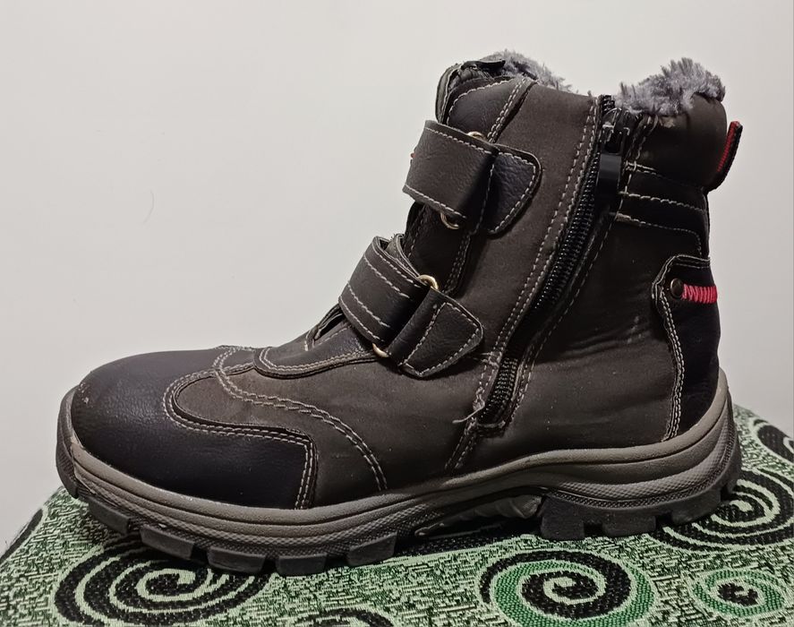 Зимові черевики на хлопчика