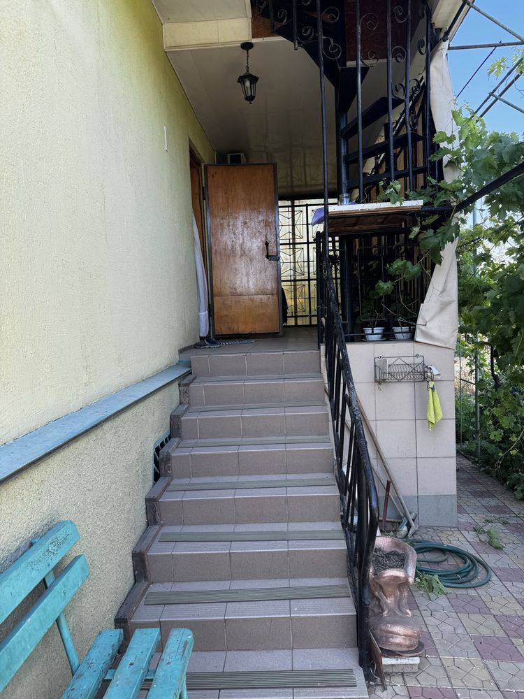 Продам дачу між Одесою та Чорноморським