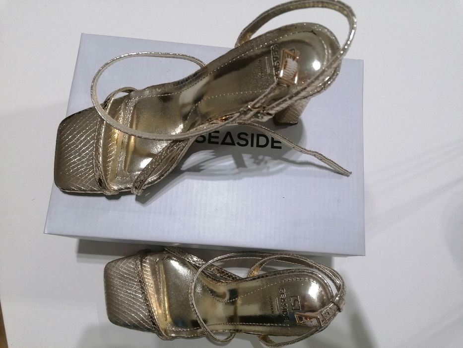 Sandálias salto alto