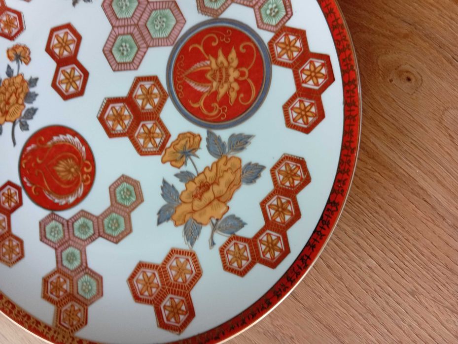 Talerz porcelanowy Saji Japan z wzornictwem  Imari