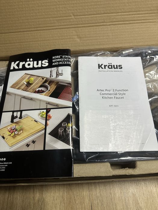 Змішувач для кухонної мийки Kraus Artec Pro KPF-1603SFSMB чорний