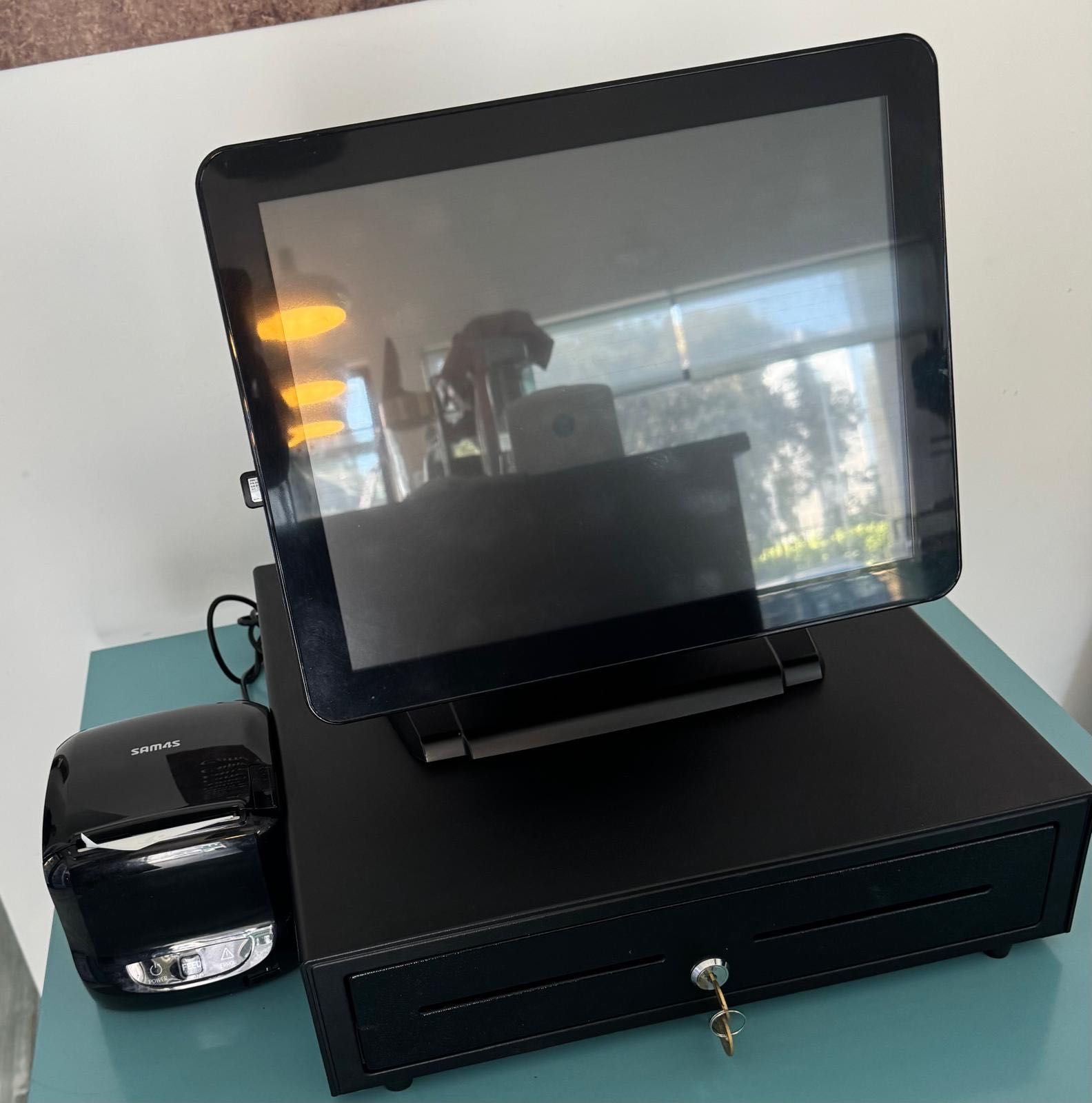 Terminal POS com caixa e impressora