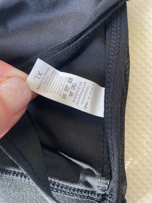 Бюст, купальник, білизна