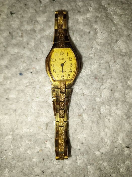 Женские часы «Луч» с 15 камнями