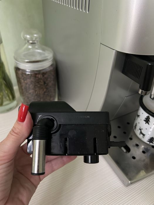 Продам кавомашинку Delonghi в доброму стані