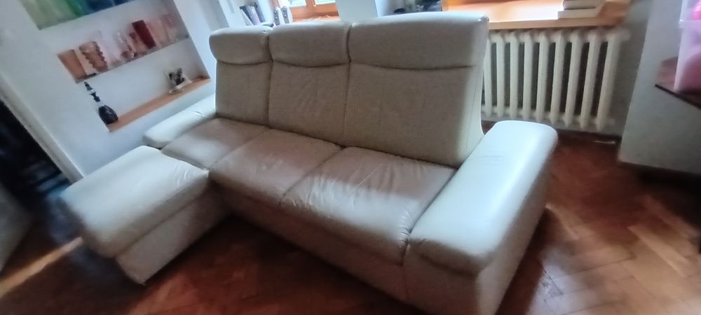 Duża biała kanapa skórzana rozkladana