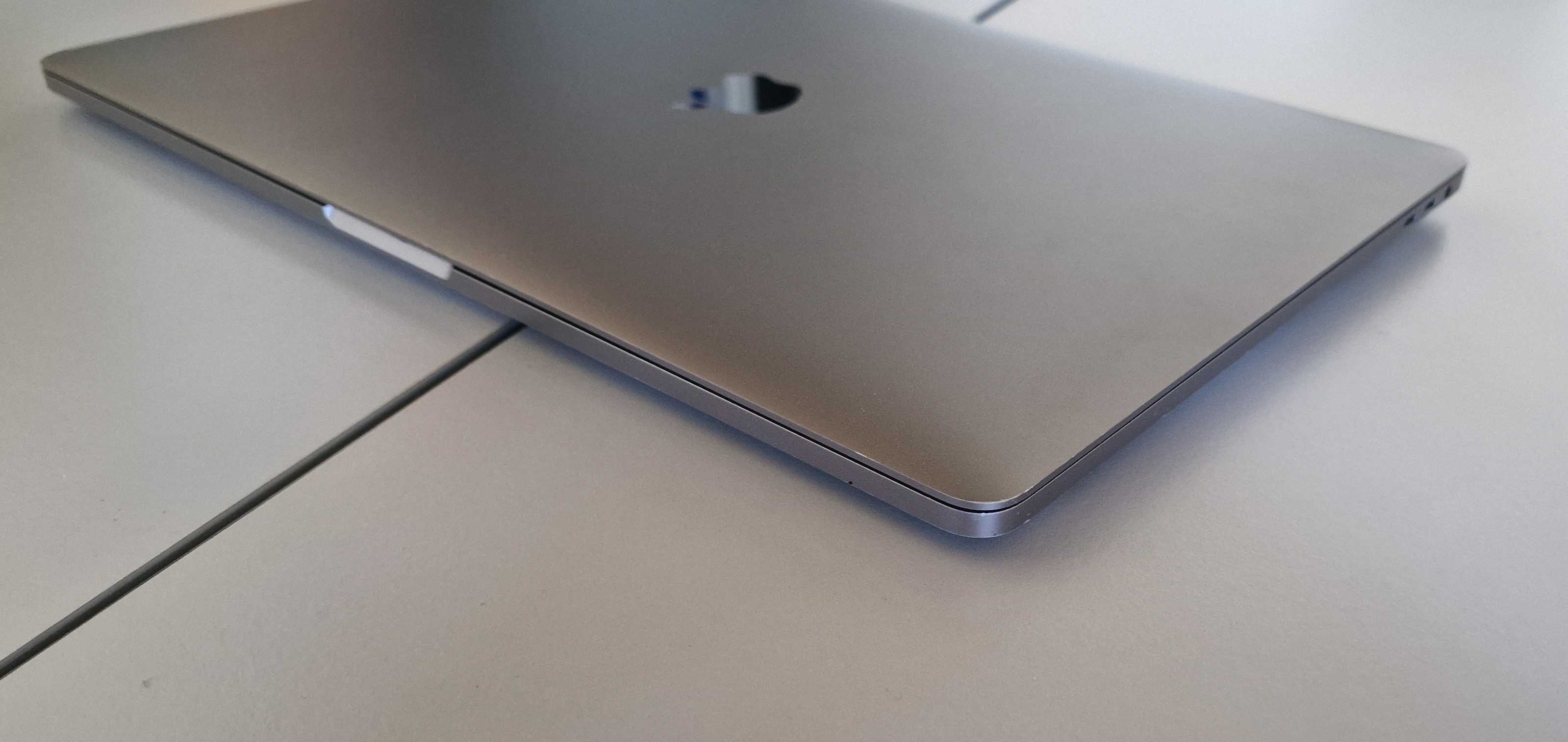 MacBook Pro 15.1" i7 16Gb A1990 TouchPad Parametrizável
