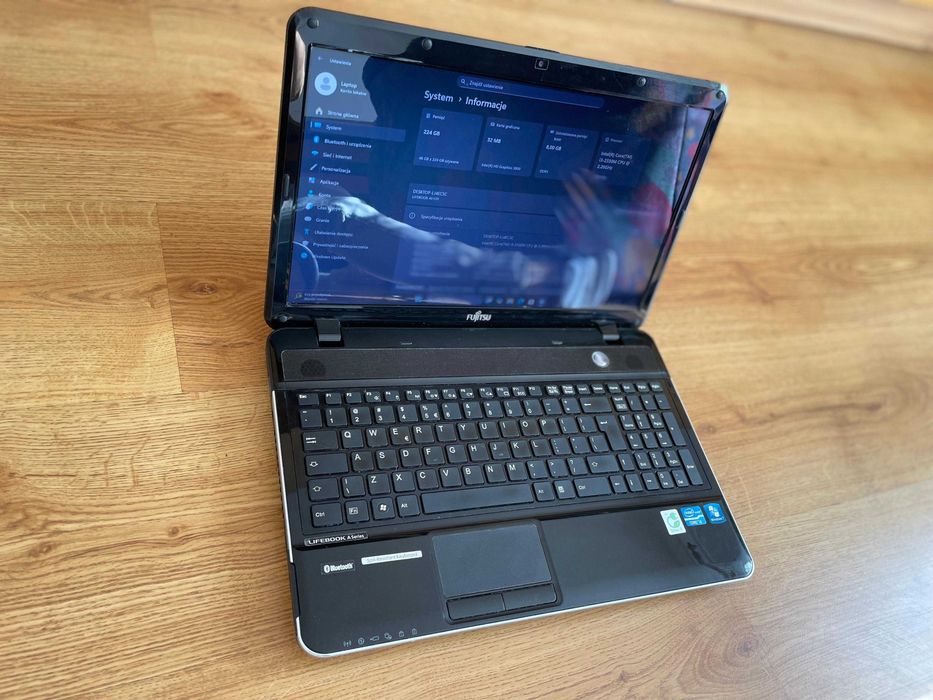 Szybki, solidny i bezpieczny laptop Fujitsu - Win11, dysk SSD, 15,6"