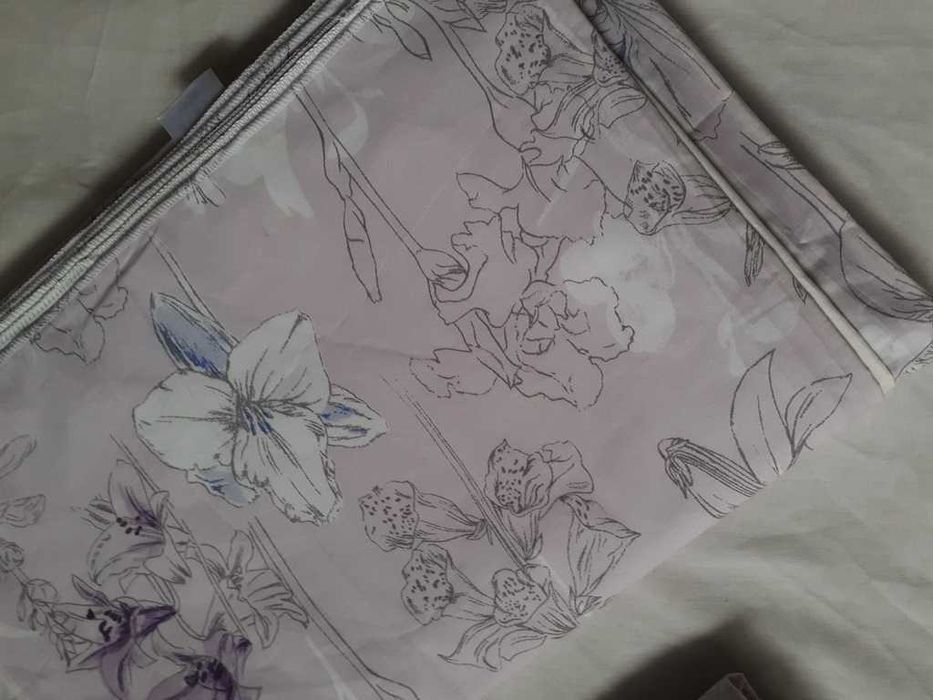 Красивые фирменные двойные портьеры. На кольцах.