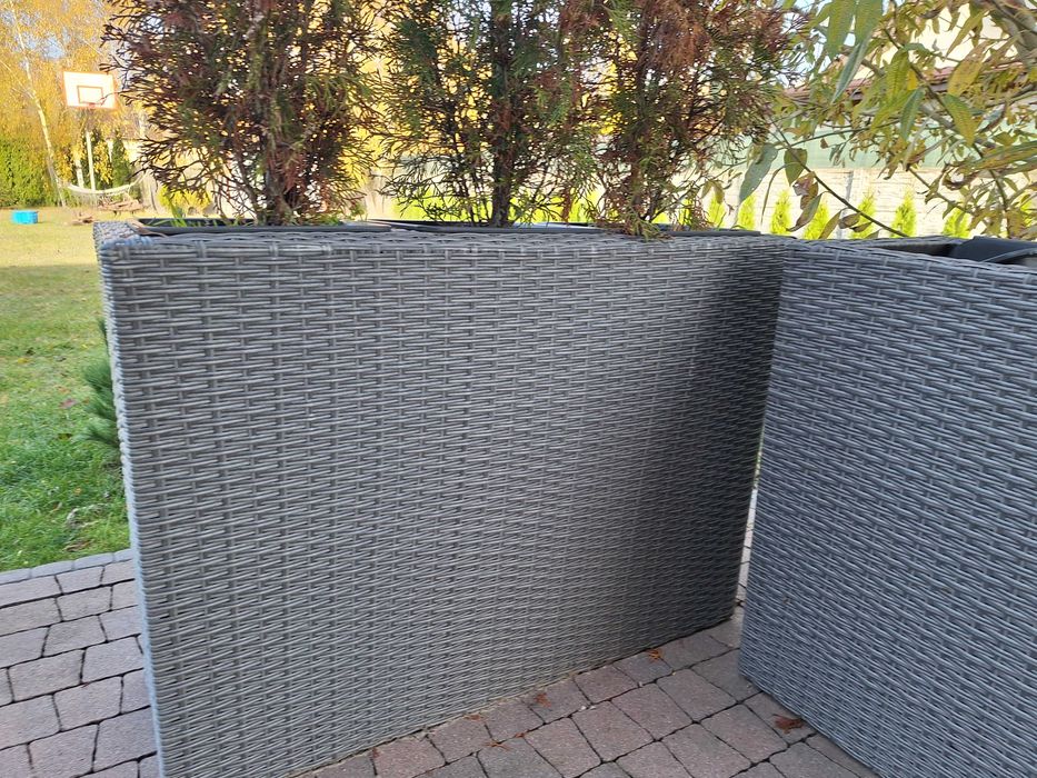 Sprzedam dwie donice ogrodowe.