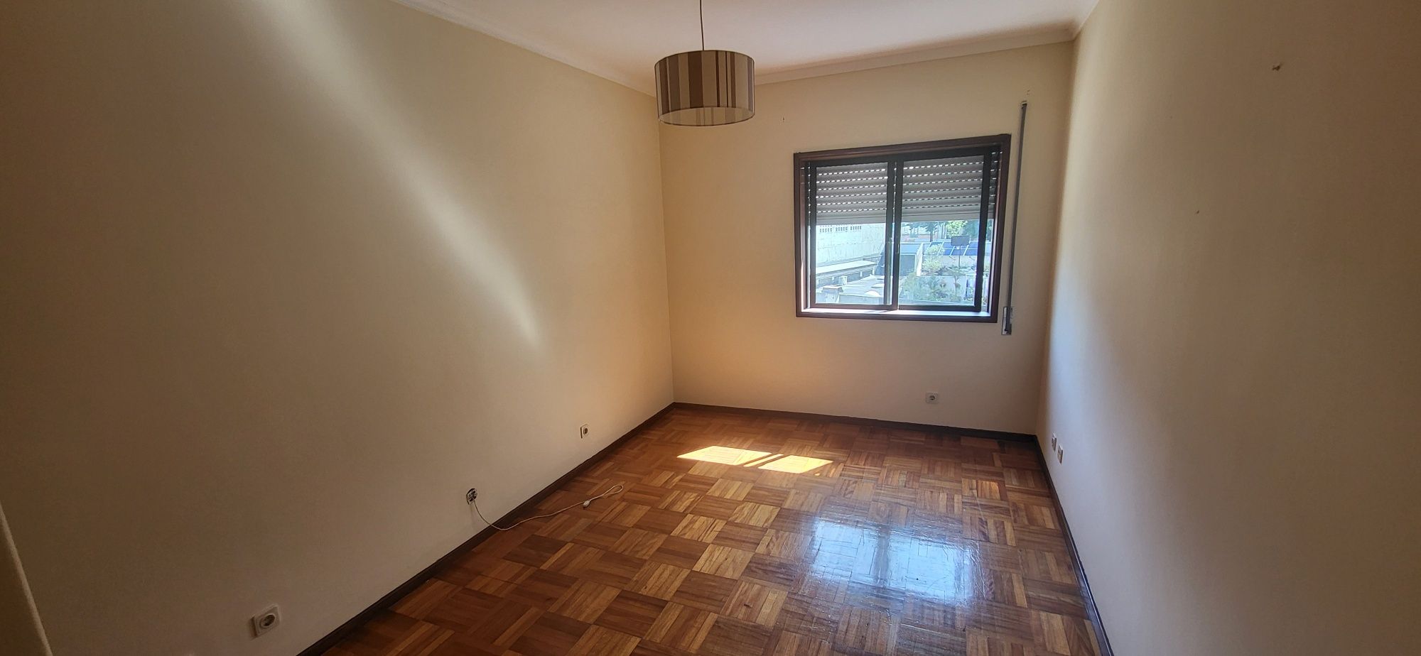 T2 com garagem e boas áreas