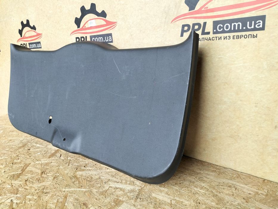 Skoda Yeti 2009-2017 Карта обшивка кришки багажника 5L6867975B