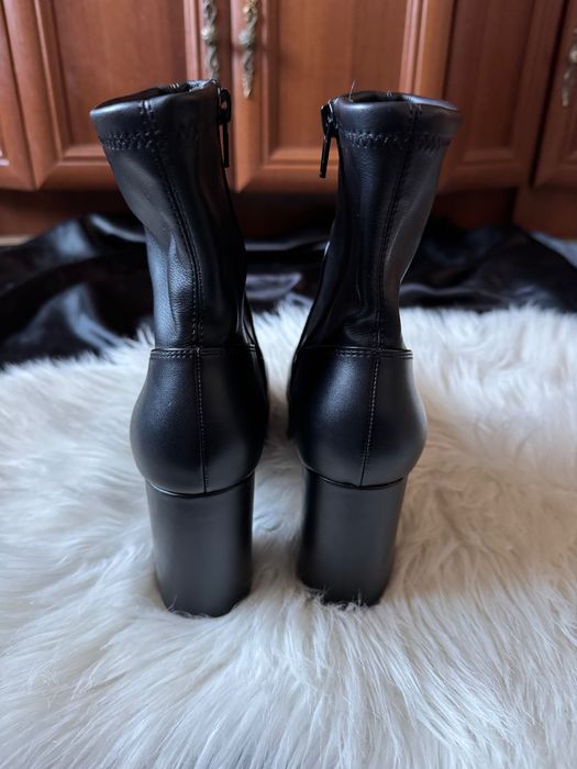 Жіночі стильні ботильйони