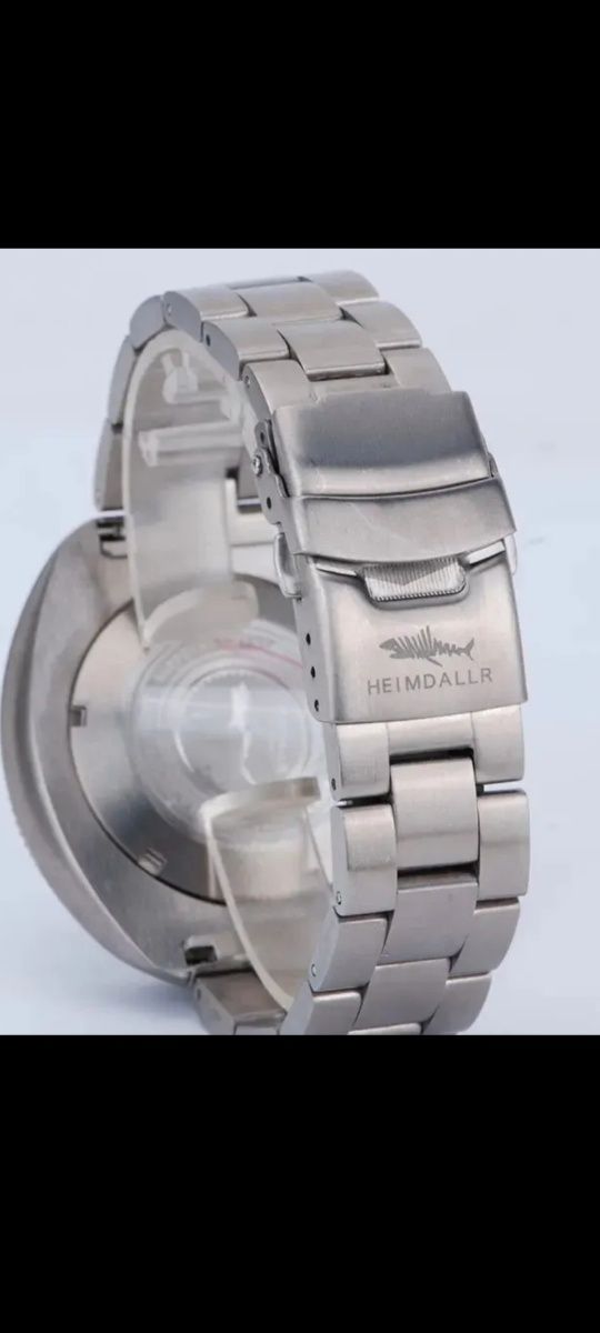 Heimdallr Diver 200m, sapfire chrustal, ceramic bezel , titanium.