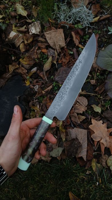 Ręcznie wykuty zestaw noży kuchennych.Świecący w ciemności.Knifemaking