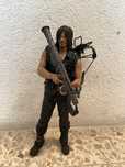 The Walking Dead Deluxe 10" Actionfigur Daryl Dixon Rocket Launcher