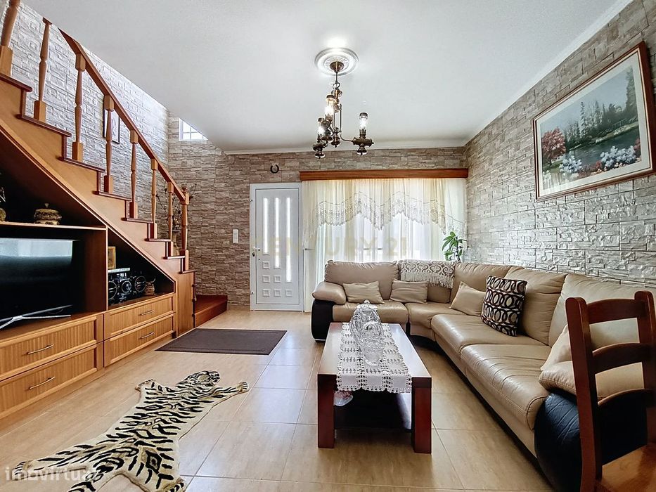 Moradia Prática e Luminosidade Natural em Ponta Garça – Um Refúgio Tr