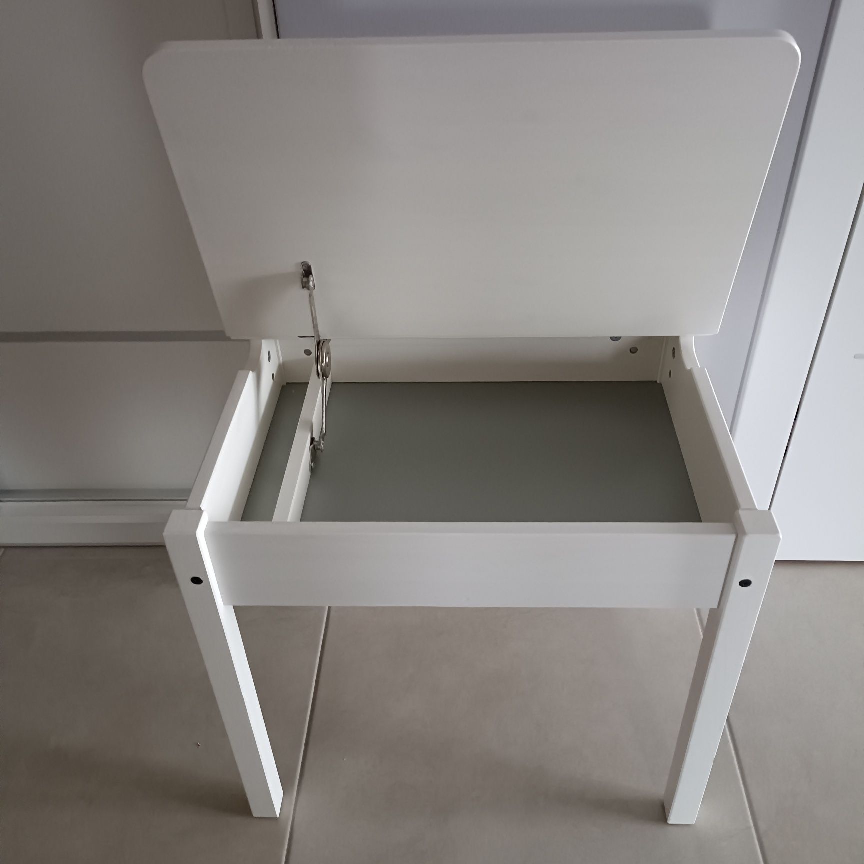 Zestaw krzesełko i stolik biurko dla dziecka Ikea Sundvik