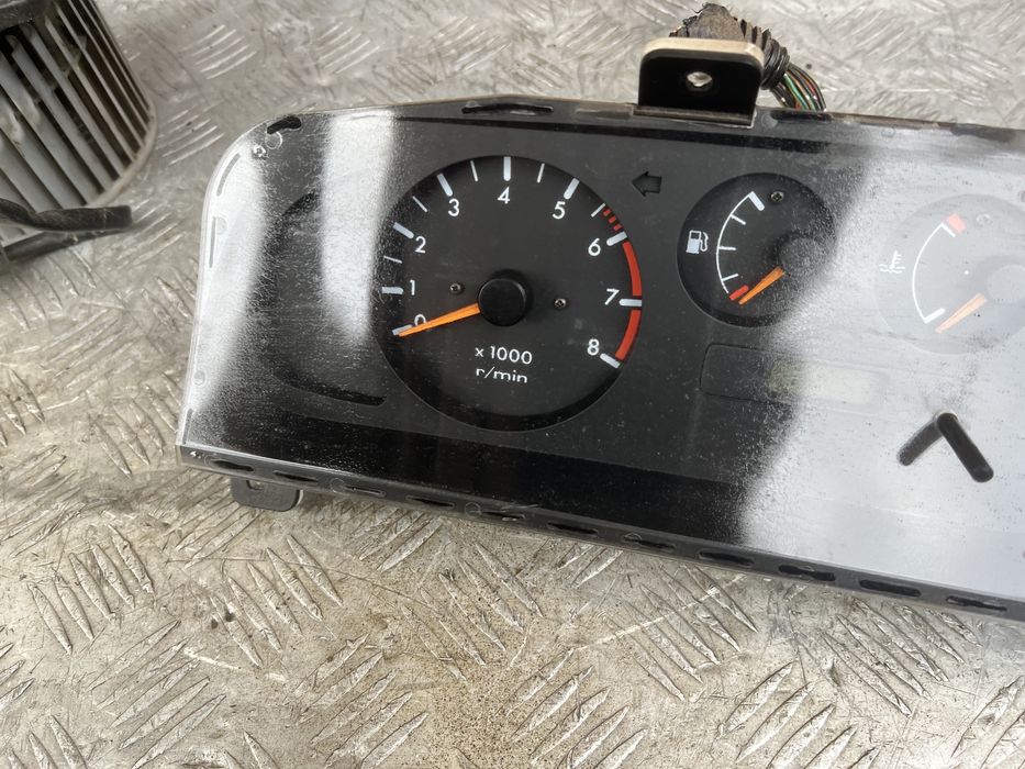 Приборная панель 2.4 бенз Ниссан террано 2 nissan terrano год 03