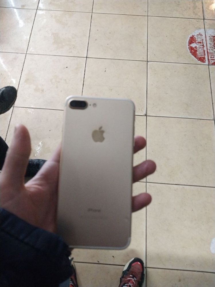 Телефон iPhone 7+ 32 gb