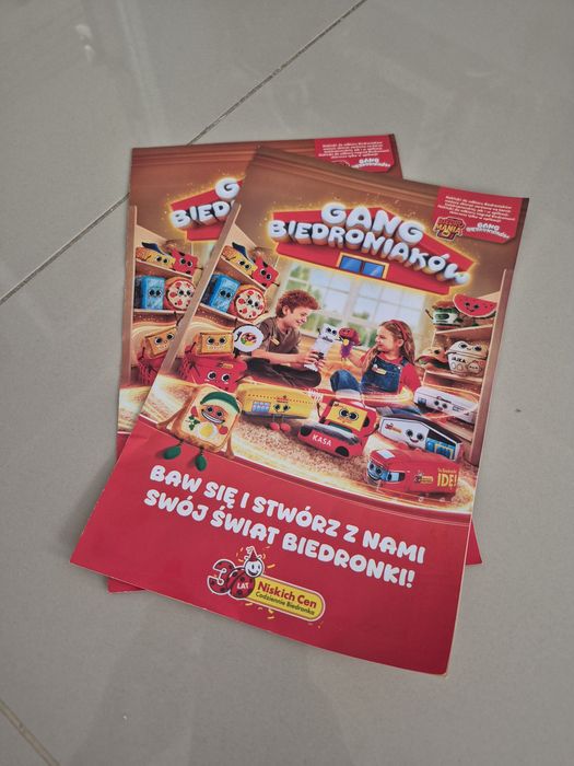 Dwa pełne albumy naklejek z biedronki gang biedroniaków biedronka

Dwi