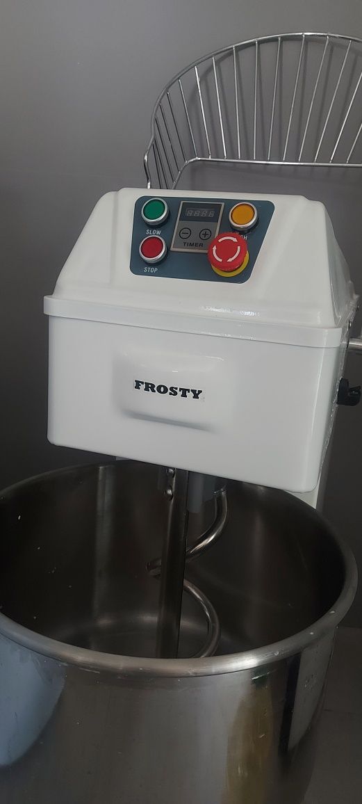 Продам тістоміс італійський Frosty на 34л