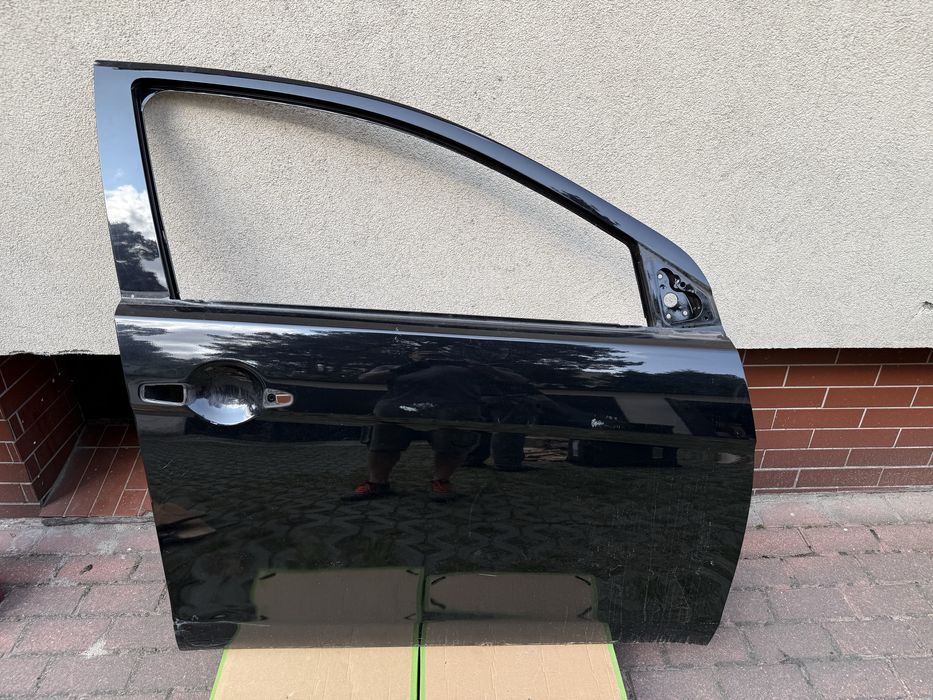 Mitsubishi Lancer 8 VIII drzwi prawy przód X42