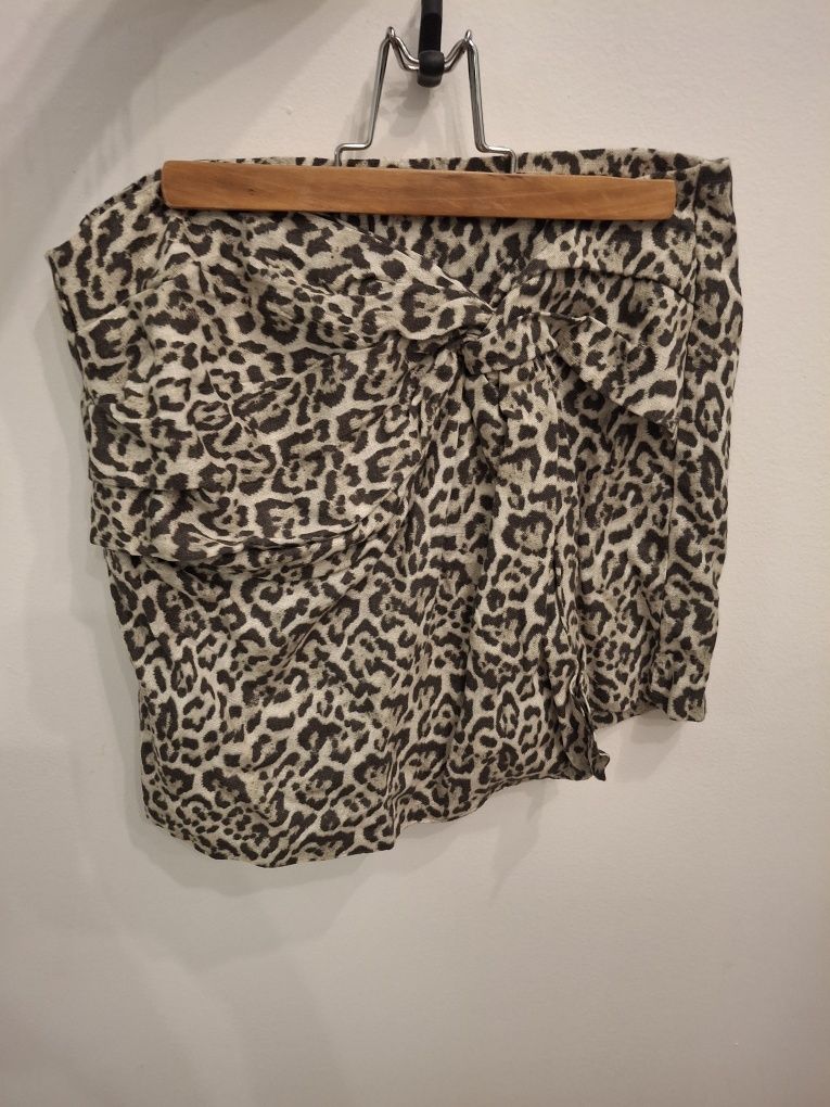 Nowe spodnicospodenki panterka cętki mini szorty M Stradivarius