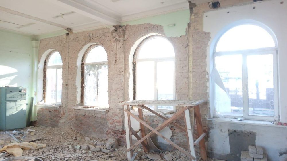 Вивіз будівельного сміття демонтажні роботи земляні роботи