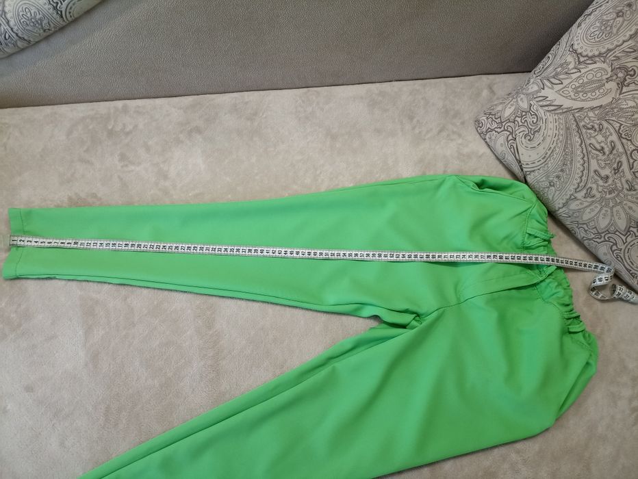 Стильний костюм в ідеальному стані