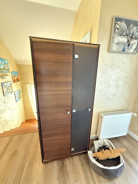 комплект з двох шаф та тумби під телефізор між ними