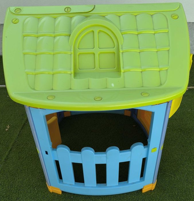 Casa de Brincar / Abrigo de Jardim (Playhouse)