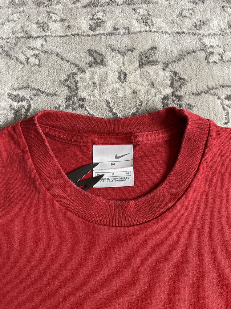 Czerwony tshirt nike 2000s y2k vintage z duzym logo Rozmiar M